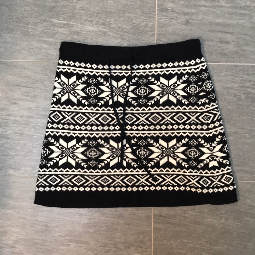 Knit pattern pencil skirt